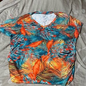 Vibrant Leaf Print Short Sleeve Tee